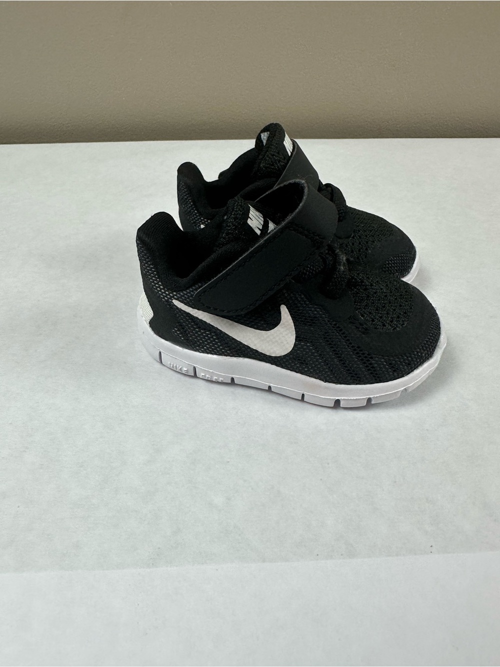 Nike 2C Free 5.0 Black and White Tennis Shoes BABY SHOES